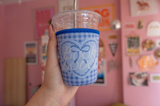 Book Lover [blue gingham] Coffee Sleeve: Small (16oz/Grande)