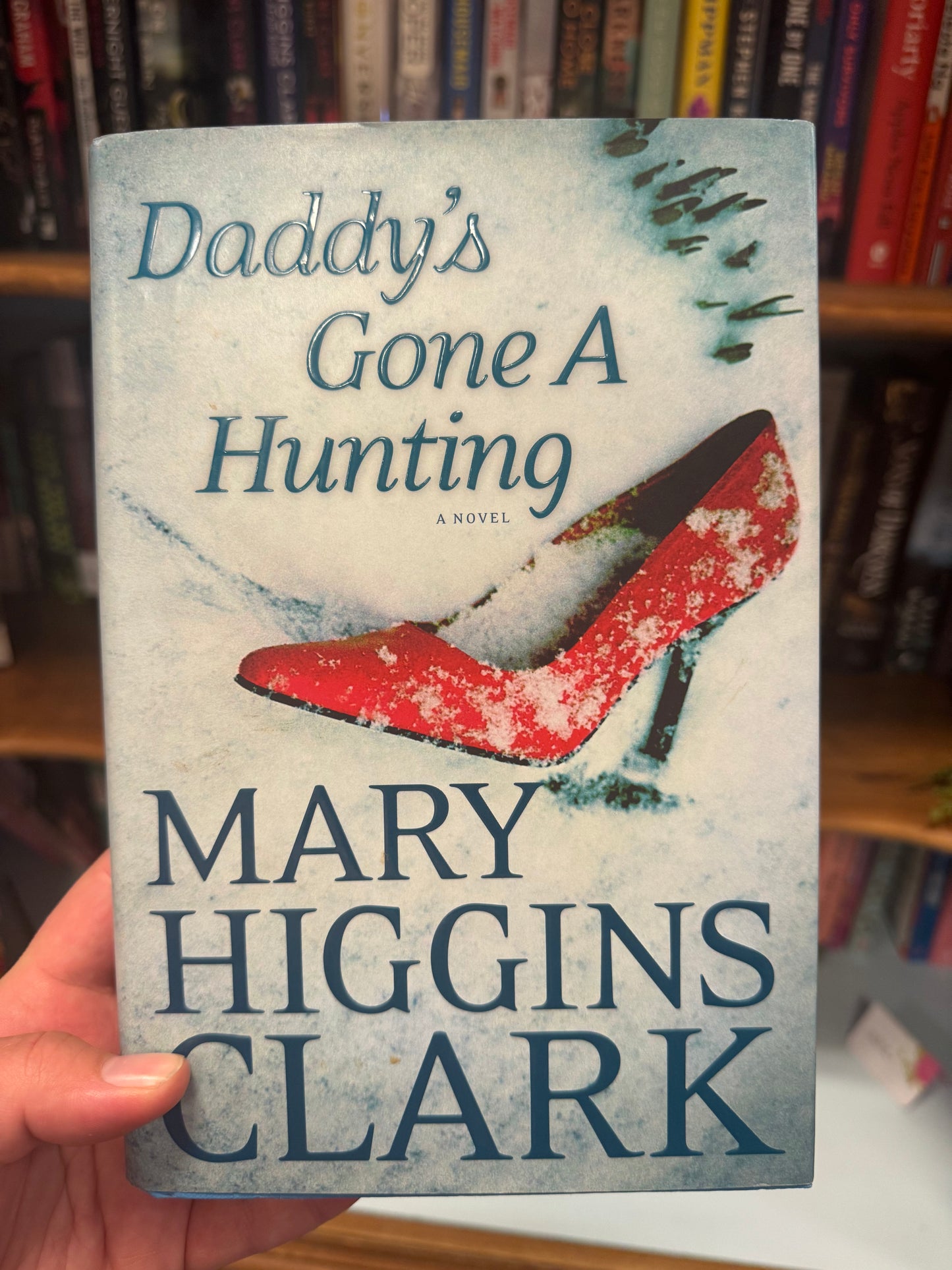 Daddy's Gone A Hunting hardcover novel by Mary Higgins Clark with red shoe cover art