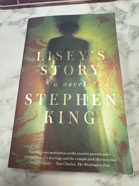 Book titled 'Lisey's Story' by Stephen King on a marble surface