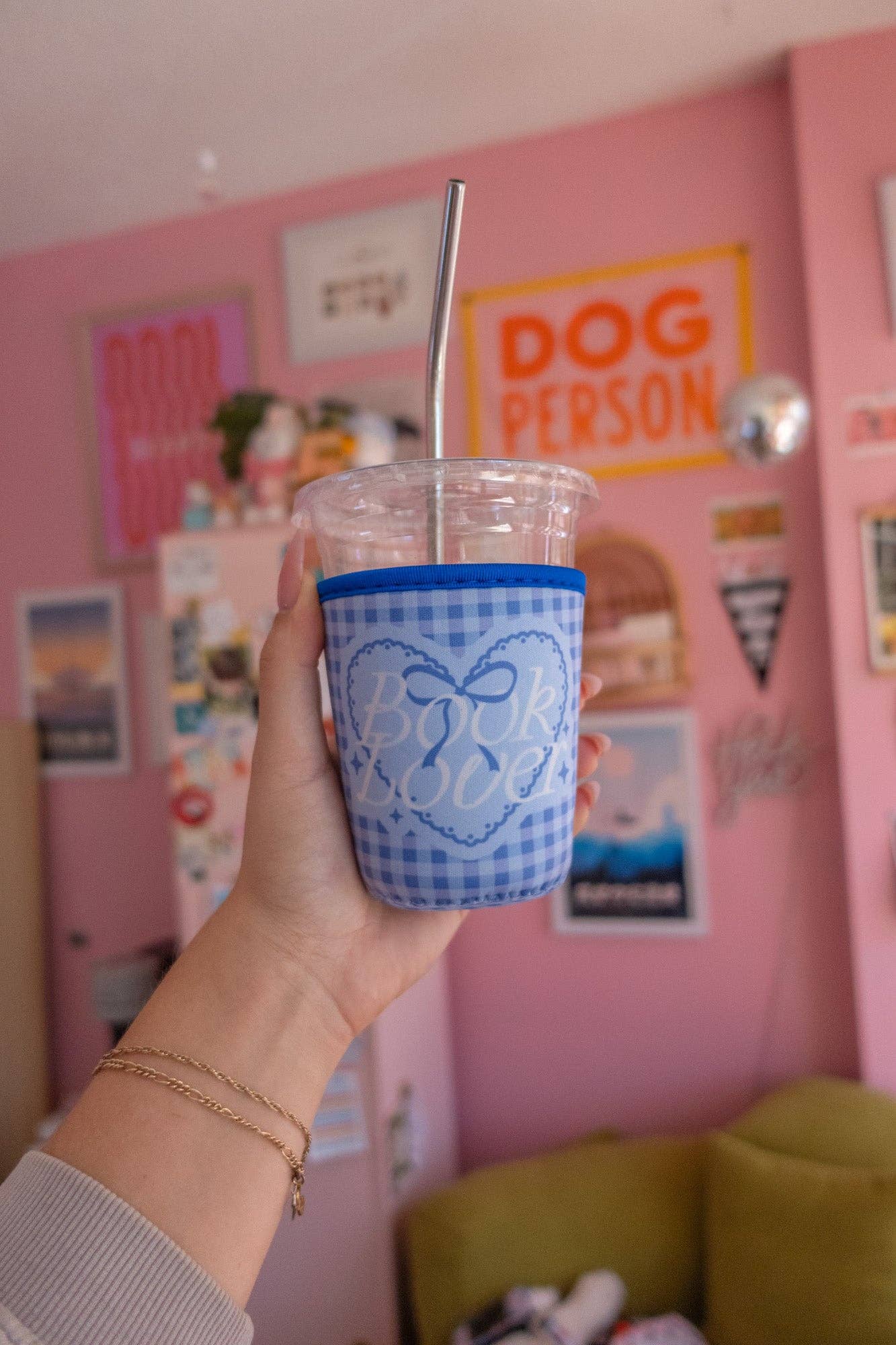 Book Lover [blue gingham] Coffee Sleeve: Small (16oz/Grande)